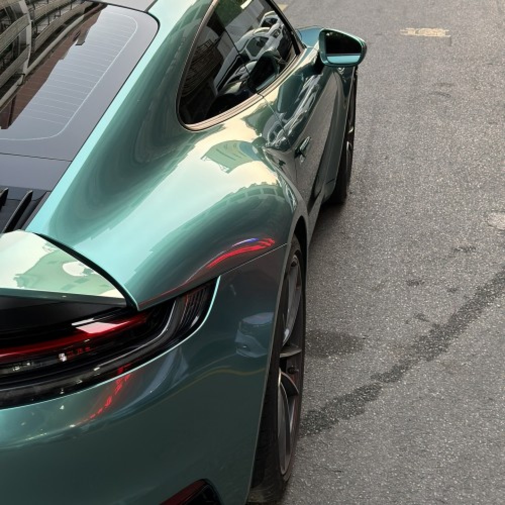 Ravoony Plus BYD Gloss Shiny Green Vinyl Car Wrap