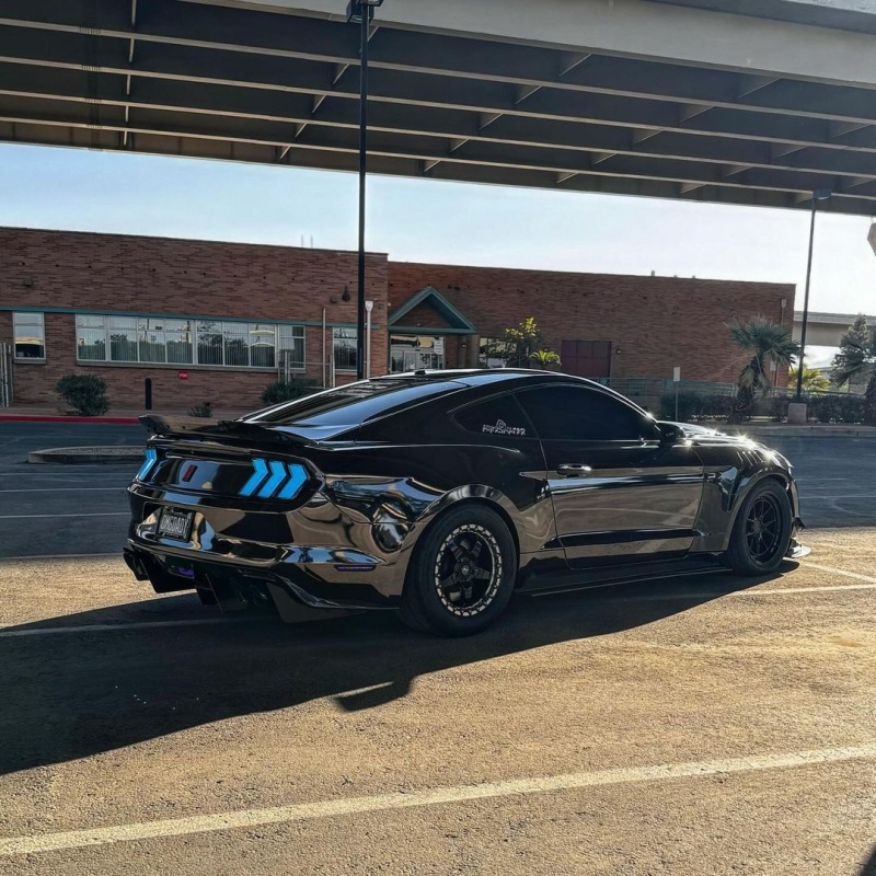 Ravoony Plus Super Gloss Chrome Black Vinyl Car Wrap