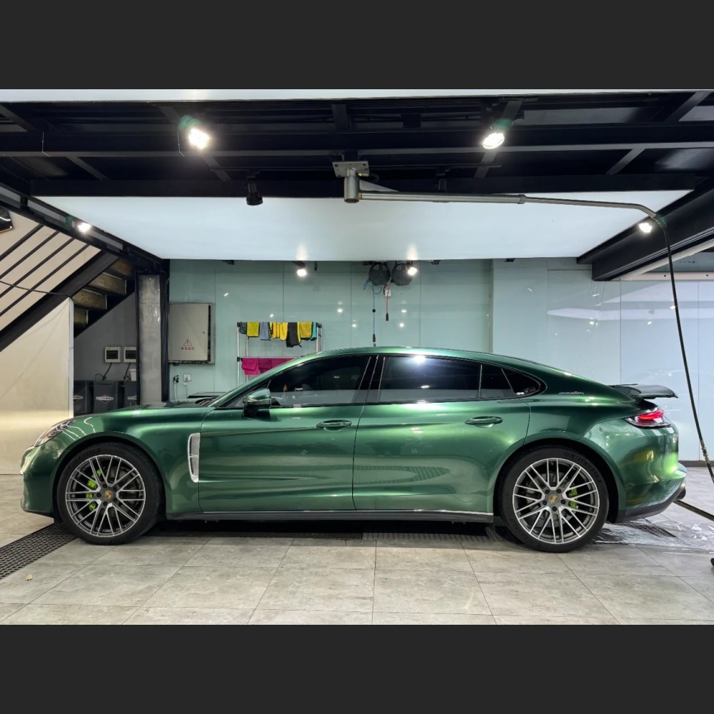 Ravoony Plus PET Glossy Metallic Emerald Green Car Wrap