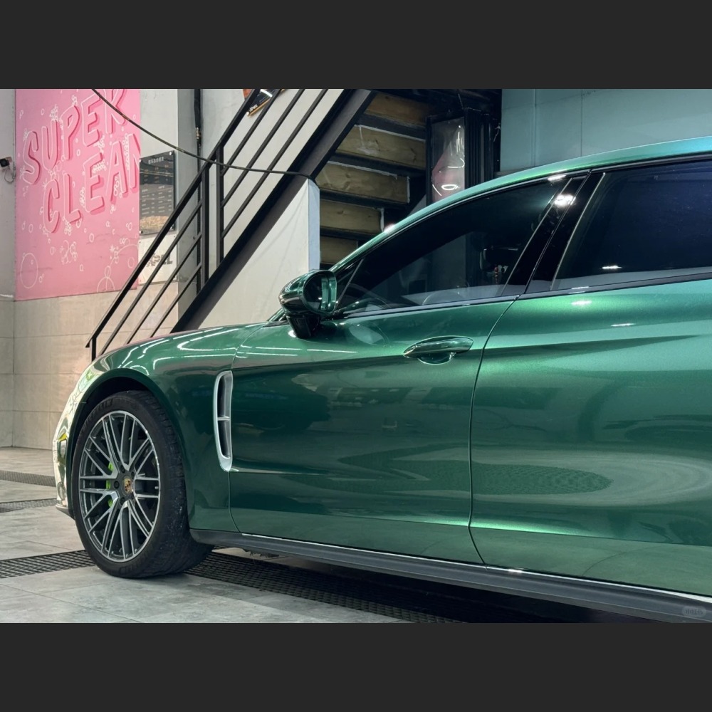Ravoony Plus PET Glossy Metallic Emerald Green Car Wrap
