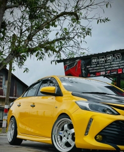 Ravoony Basic Glossy Metallic Yellow Car Wrap review Shantavia Cooper 02