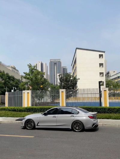 Ravoony Plus PET BMW Brooklyn Grey Vinyl Wrap review Semiha Dasdemir 01