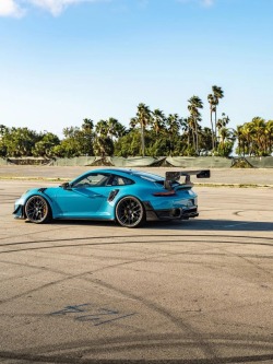 Ravoony Plus Glossy Miami Blue Vinyl Wrap review Daniil Rostovtsev 02