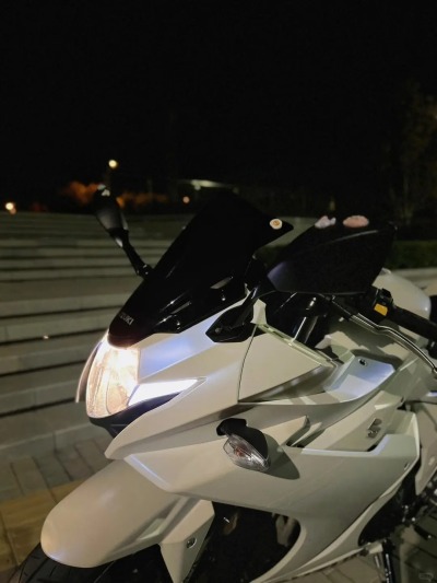 Ravoony Plus Glossy White to Blue Car Vinyl Wrap review Chasa 01