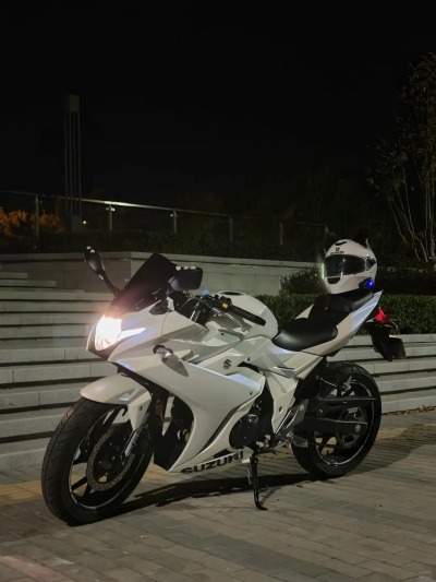 Ravoony Plus Glossy White to Blue Car Vinyl Wrap review Chasa 02